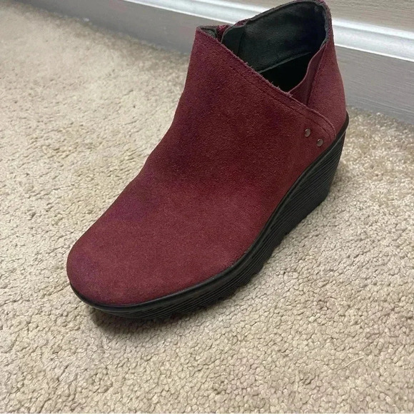 SKECHERS Parallel Ditto Asymmetric Collar Suede Ankle Bootie Burgundy Womens 6 - Picture 8 of 12